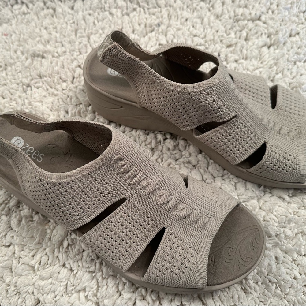 Bzees size 10 in men’s shoes
